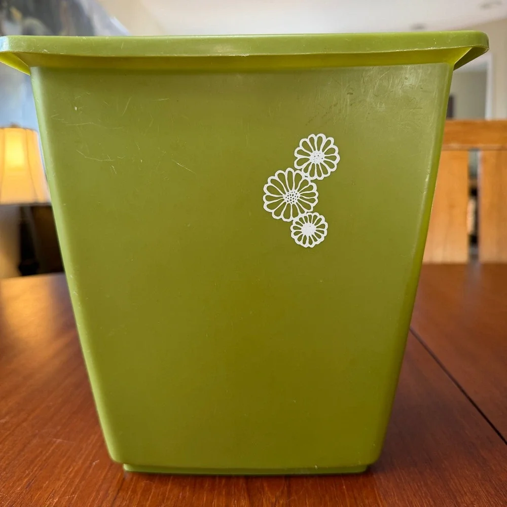 Vintage Avocado Green Plastic Daisy Wastebasket Retro 70s Floral Trash Can Bin